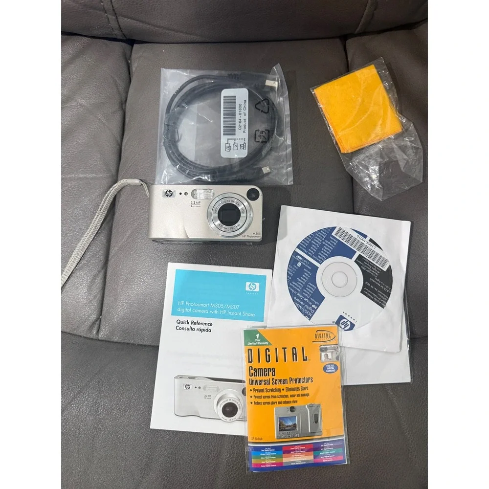 HP Photosmart M305 3.2 MP Digital Camera Silver 3x Optical Zoom